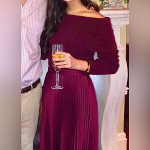 Club Monaco Deep Red Pleated skirt